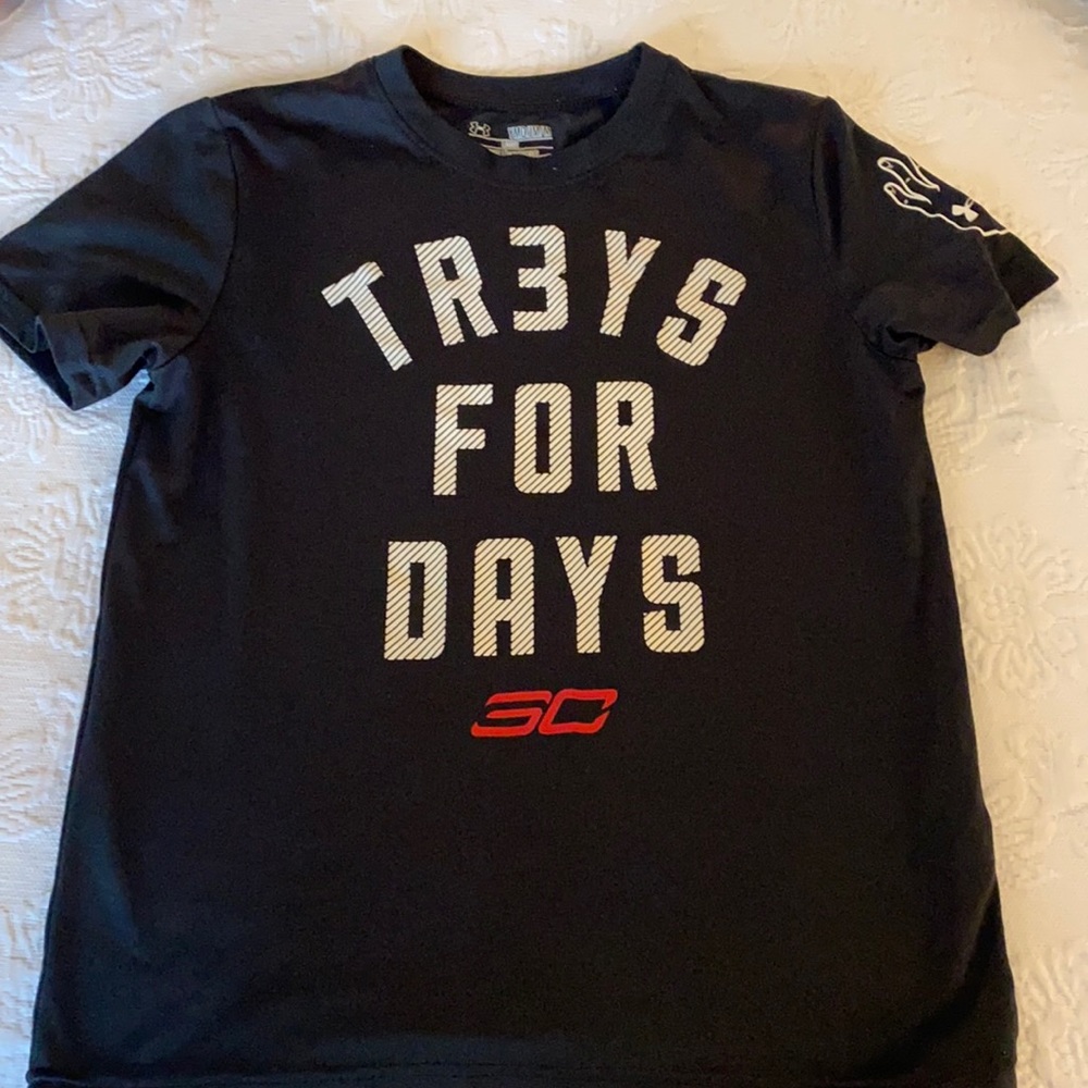 Youth Under Armour medium T Shirt